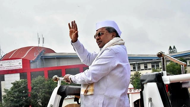 ಮೊಬೈಲ್ ಬಿಡಿ, ಪುಸ್ತಕ ಹಿಡಿ: ಸ್ವಾತಂತ್ರ್ಯೋತ್ಸವದ ಭಾಷಣದಲ್ಲಿ ಮುಖ್ಯಮಂತ್ರಿ ಕರೆ